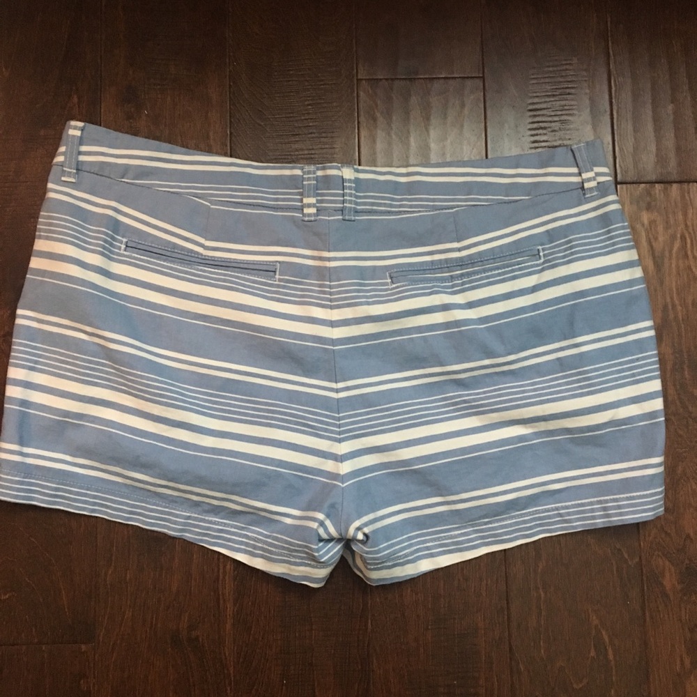 Chic blue and white striped Gap shorts - Picture 2 of 2